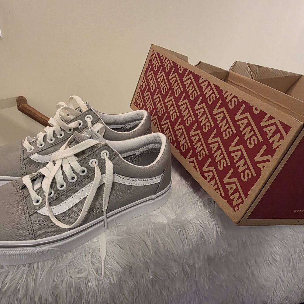 Vans Old Skool Low-Top Sneakers in Light Gray - Picture 2 of 2